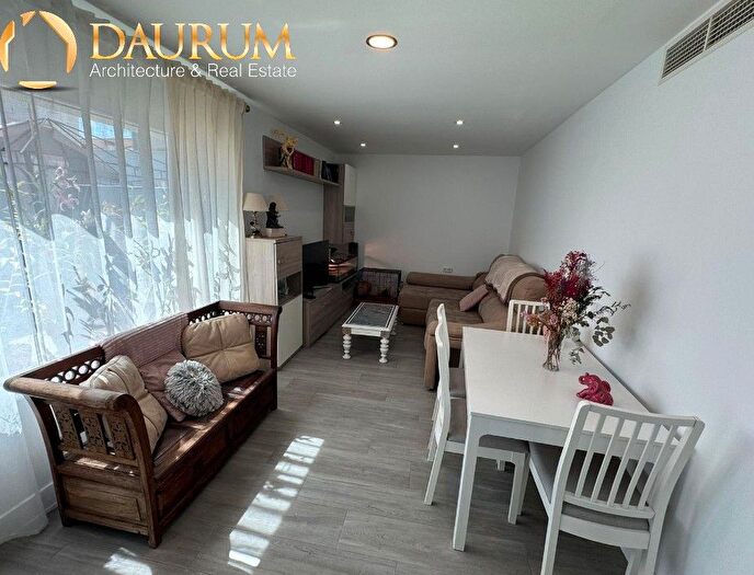 Casas en venta y pisos alquiler - 1