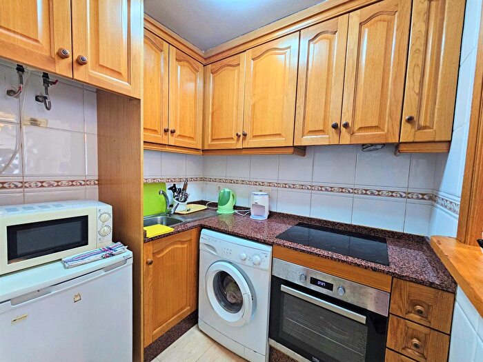 Casas en venta y pisos alquiler - 2