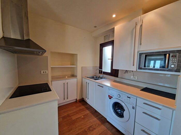 Casas en venta y pisos alquiler - 2