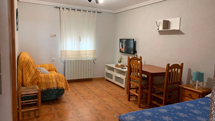 Casas en venta y pisos alquiler - 1