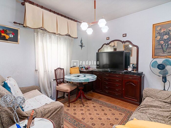 Casas en venta y pisos alquiler - 3