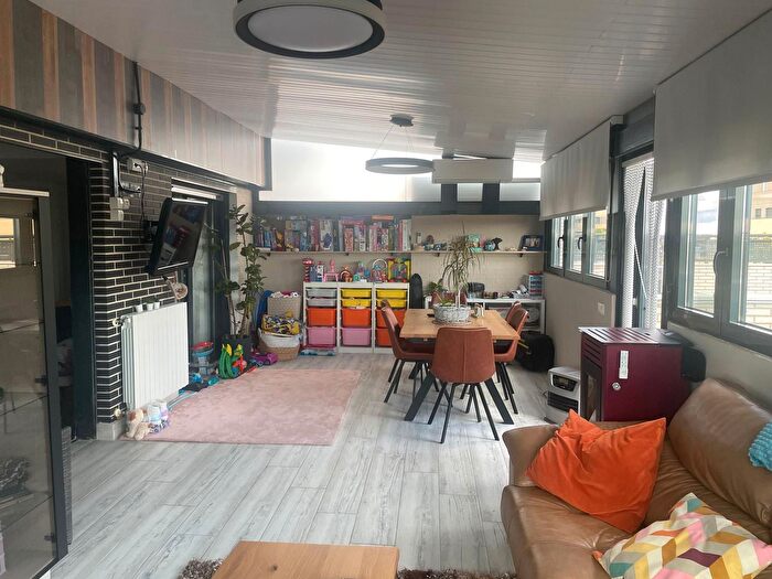 Casas en venta y pisos alquiler - 3