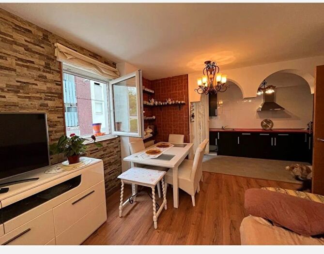 Casas en venta y pisos alquiler - 3