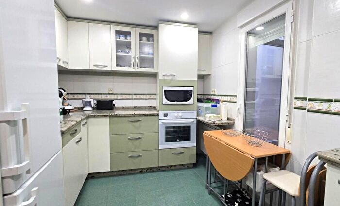 Casas en venta y pisos alquiler - 3