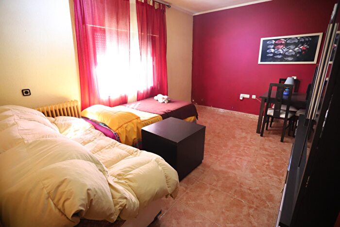 Casas en venta y pisos alquiler - 2