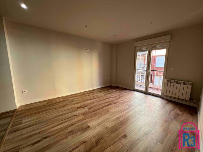 Casas en venta y pisos alquiler - 1
