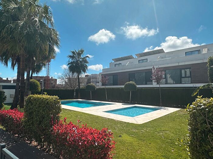 Casas en venta y pisos alquiler - 3