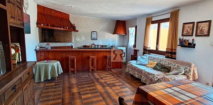 Casas en venta y pisos alquiler - 3