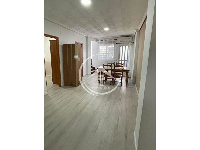 Casas en venta y pisos alquiler - 3