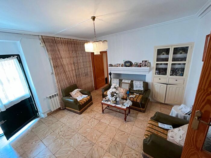Casas en venta y pisos alquiler - 3