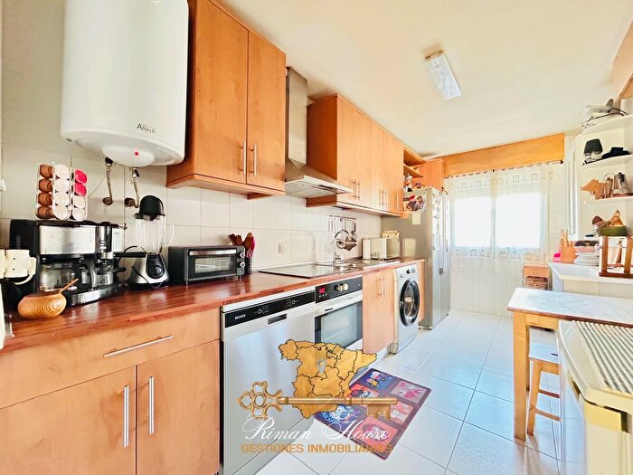 Casas en venta y pisos alquiler - 1