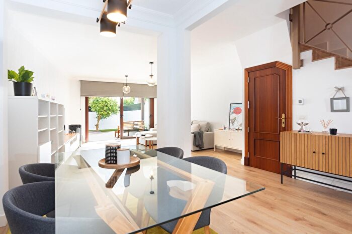 Casas en venta y pisos alquiler - 3