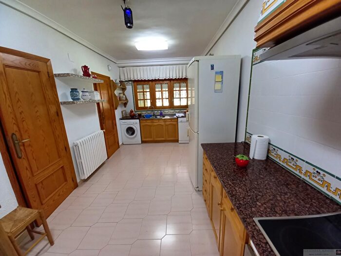 Casas en venta y pisos alquiler - 3