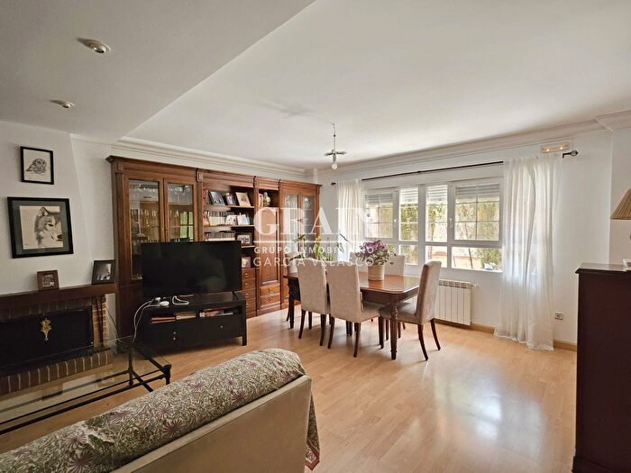 Casas en venta y pisos alquiler - 3
