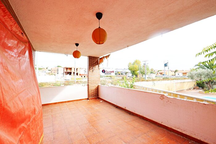 Casas en venta y pisos alquiler - 3