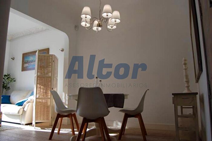 Casas en venta y pisos alquiler - 3