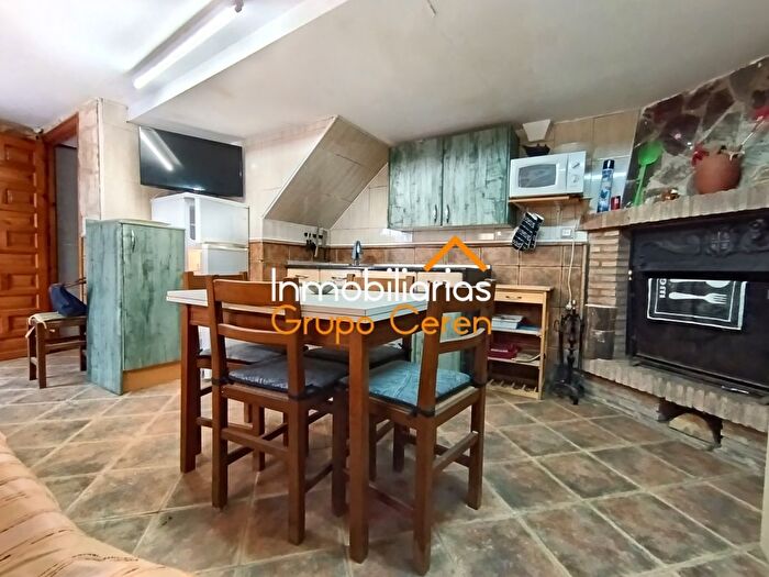 Casas en venta y pisos alquiler - 3