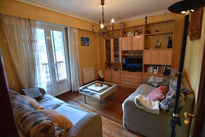 Casas en venta y pisos alquiler - 1