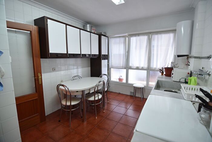 Casas en venta y pisos alquiler - 3