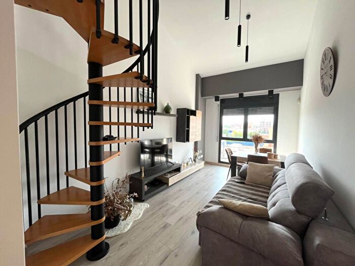 Casas en venta y pisos alquiler - 1
