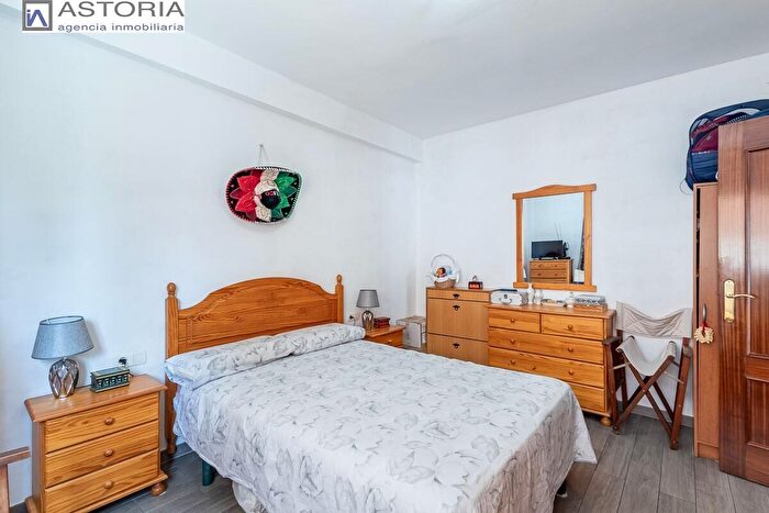 Casas en venta y pisos alquiler - 3