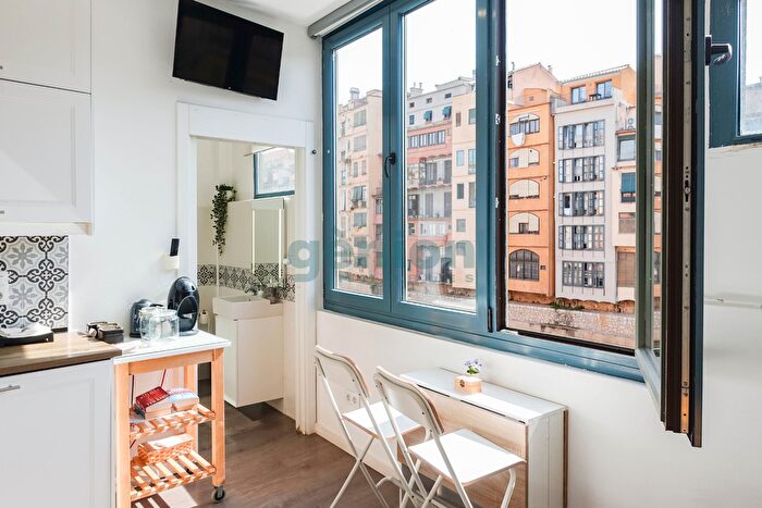 Piso en venta en Centre Barri Vell, Girona Capital de 2 habitaciones