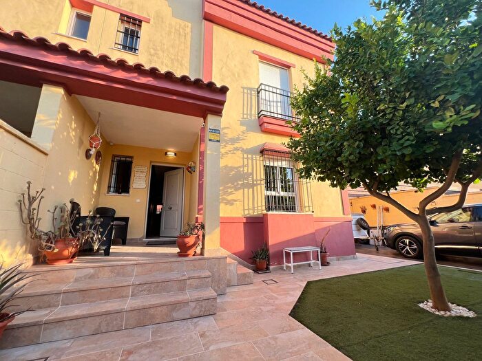 Casa en venta en Sanlúcar la Mayor, Sevilla de 4 habitaciones