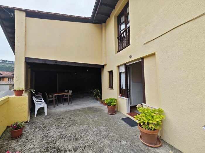 Casa en venta en Alfoz de Lloredo, Cantabria de 4 habitaciones