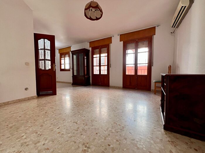 Casas en venta y pisos alquiler - 1