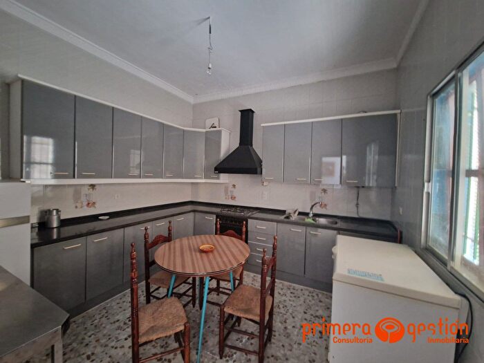 Casas en venta y pisos alquiler - 2