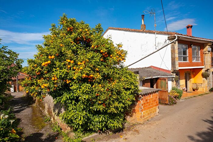 Casa en venta en Val de San Vicente, Cantabria de 3 habitaciones