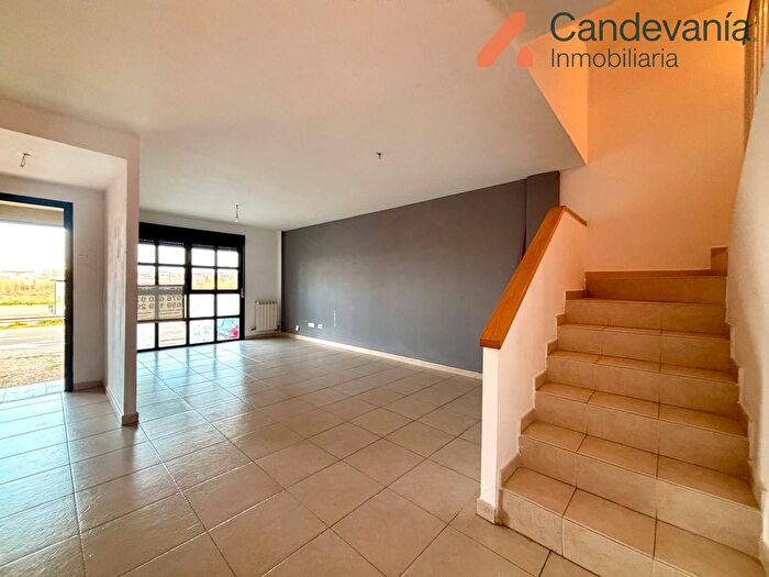 Casas en venta y pisos alquiler - 3