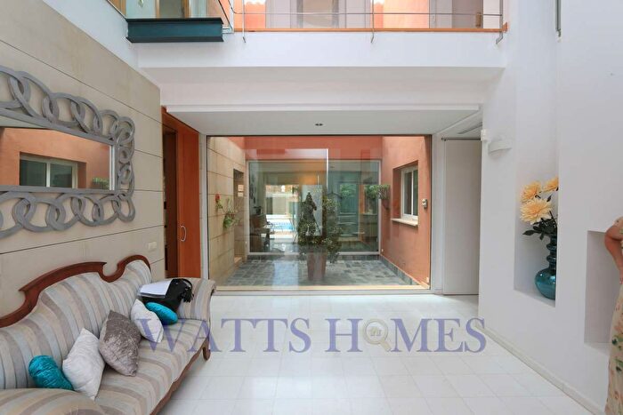 Casas en venta y pisos alquiler - 1