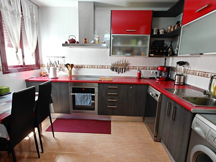 Casas en venta y pisos alquiler - 3