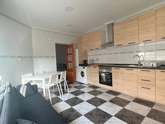 Casas en venta y pisos alquiler - 1