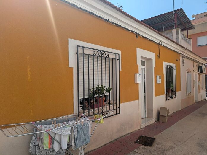 Casas en venta y pisos alquiler - 1