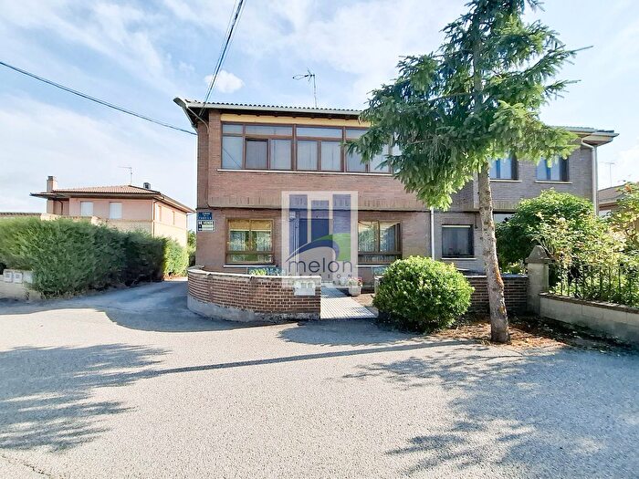 Casas en venta y pisos alquiler - 1