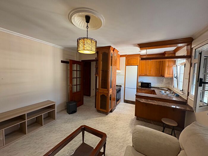 Casas en venta y pisos alquiler - 1