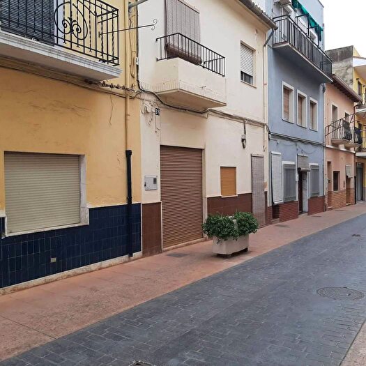 Casas en venta y pisos alquiler - 1