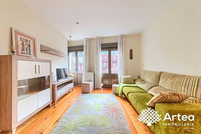 Casas en venta y pisos alquiler - 1