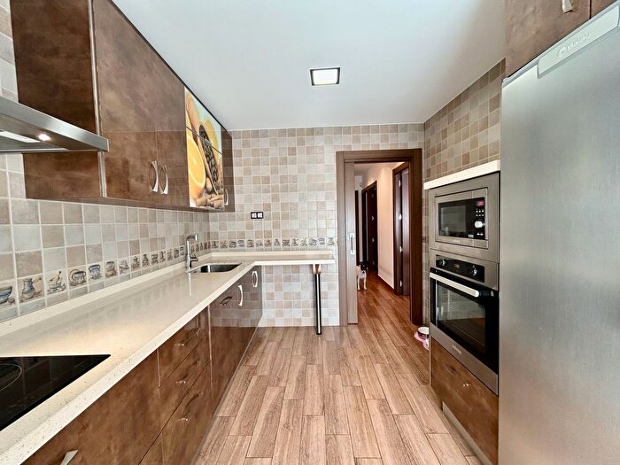 Casas en venta y pisos alquiler - 3