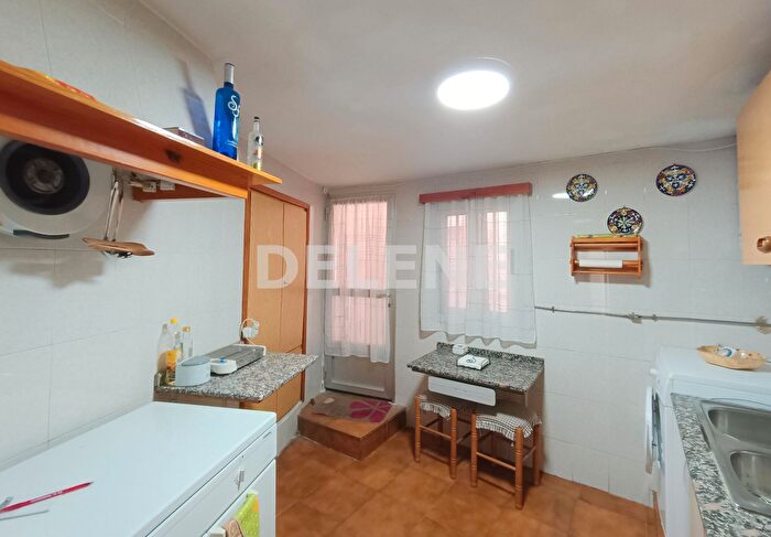 Casas en venta y pisos alquiler - 3
