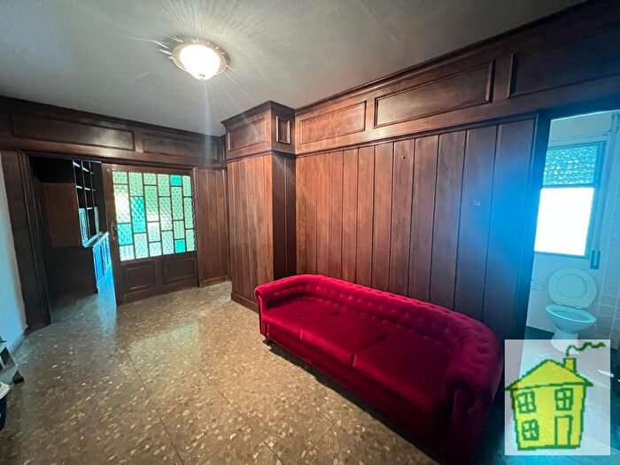 Casas en venta y pisos alquiler - 3