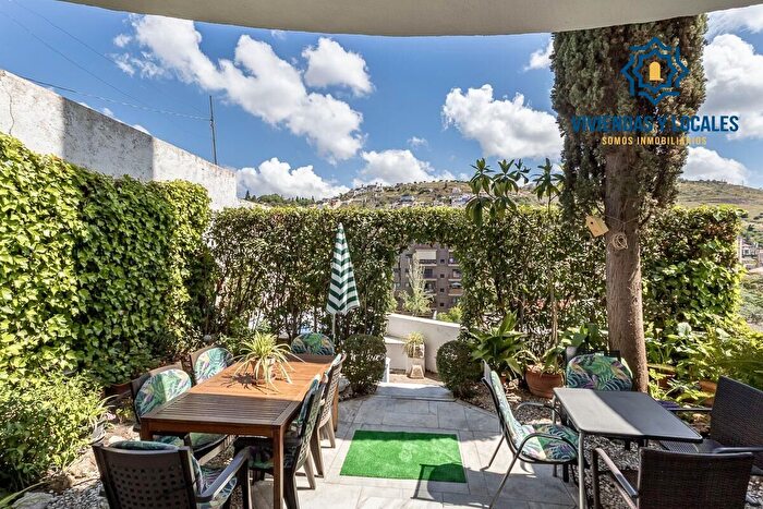 Casa en venta en Genil, Bola de Oro de 4 habitaciones