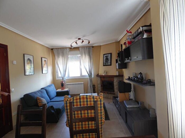 Casas en venta y pisos alquiler - 3