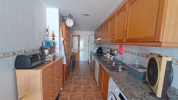 Casas en venta y pisos alquiler - 3