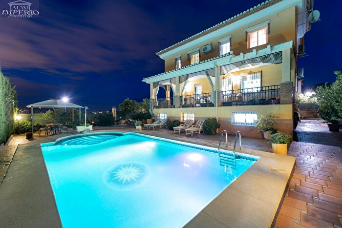 Casa en venta en Gójar, Granada de 5 habitaciones