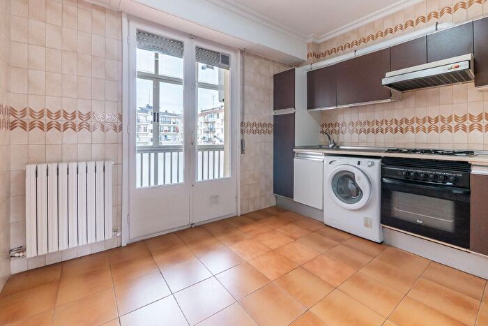 Casas en venta y pisos alquiler - 1