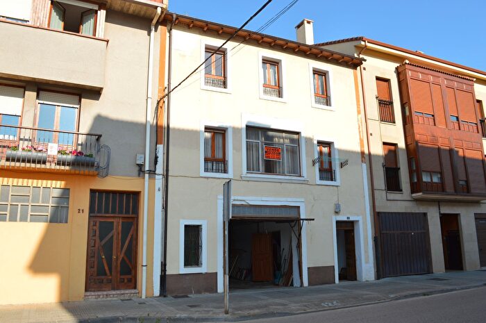 Casa en venta en Medina de Pomar, Burgos de 8 habitaciones