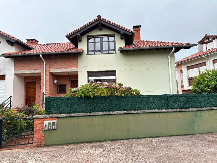 Casa en venta en Cabezón de la Sal, Cantabria de 3 habitaciones